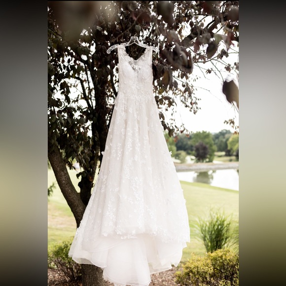 Beautiful Isabelle Armstrong Consuelo Gown size 2 (Altered) in Ivory. - Picture 2 of 9